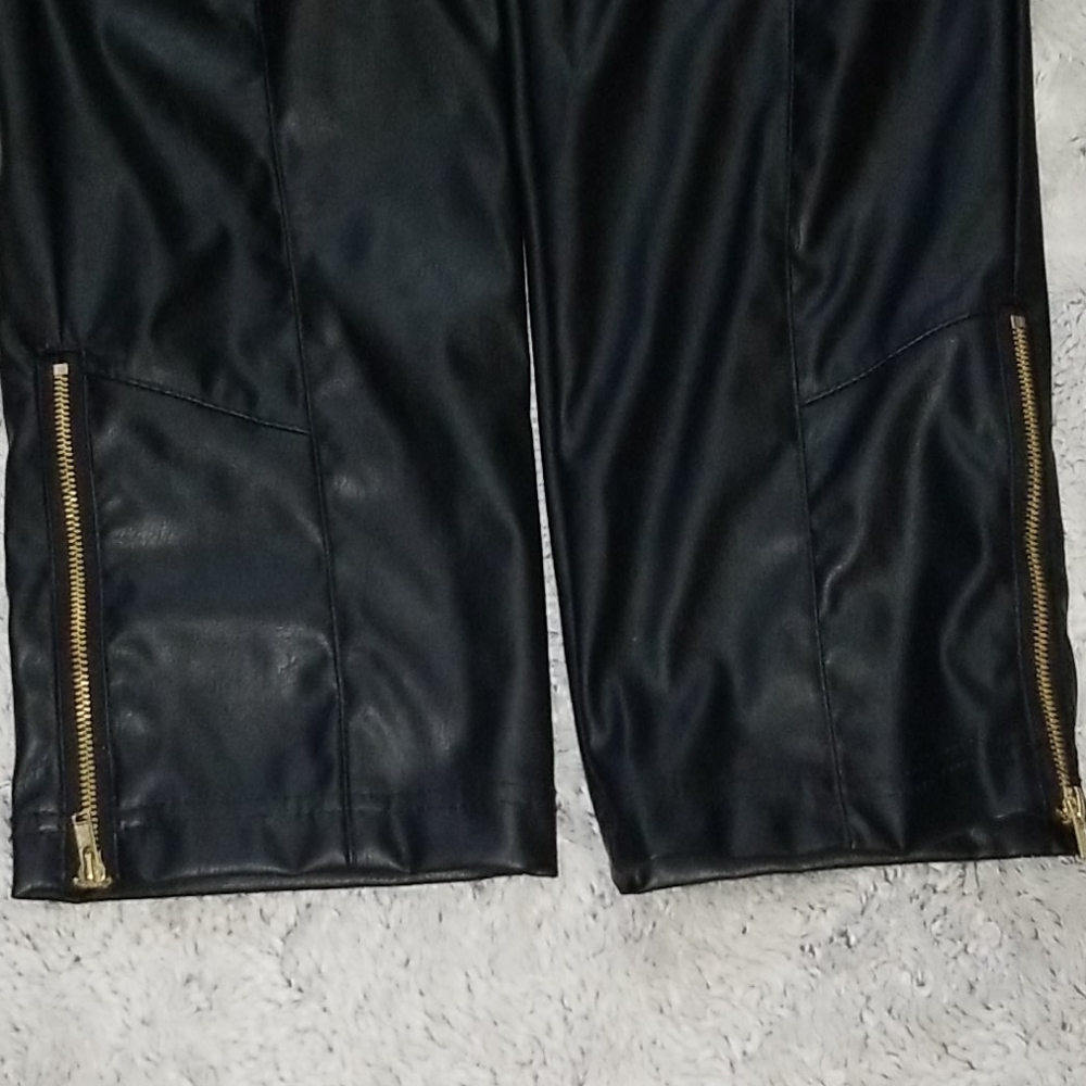 Faux leather black pants - Picture 7 of 7